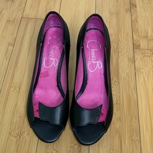 Chanii B Black and Fuchsia Open Toe Dress Shoe 2.5” Heel Pleated Detail Pumps